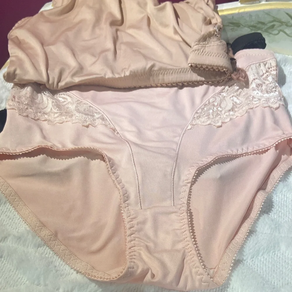 Lace Trimmed Women's Panties - Tan